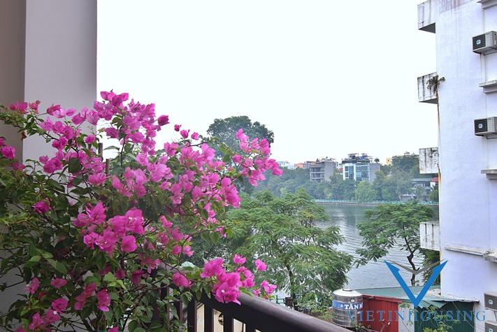 Căn Hộ Đẹp Rộng View Hồ 2 Phòng Ngủ 2 Phòng Tắm Cho Thuê Tại Phố Vũ Miên.Tây Hồ