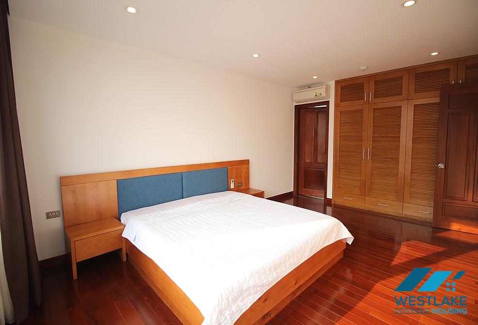 Lake view 3 bedroom apartment in Quang khanh, Tay ho