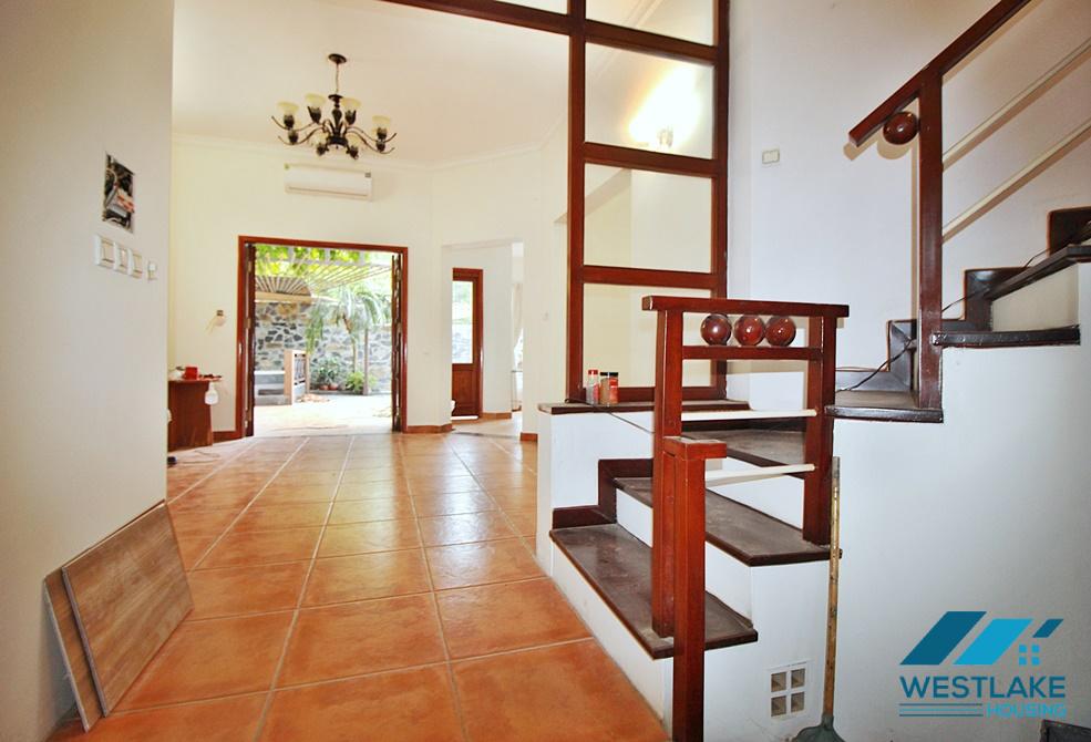 House with nice courtyard for rent in Dang Thai Mai st, Tay Ho District